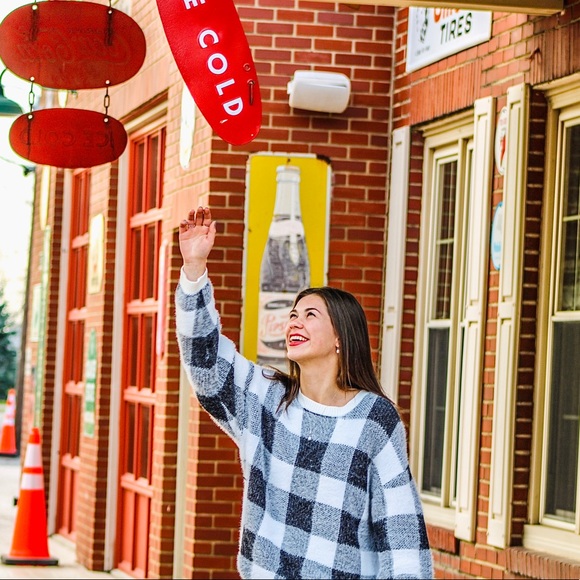 Meet your Posher, Lauren - Picture 2 of 5